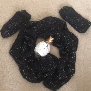 Infinity Scarf with mittens ❄️🌬☃️